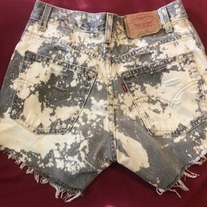 Levi’s bleached/gray shorts